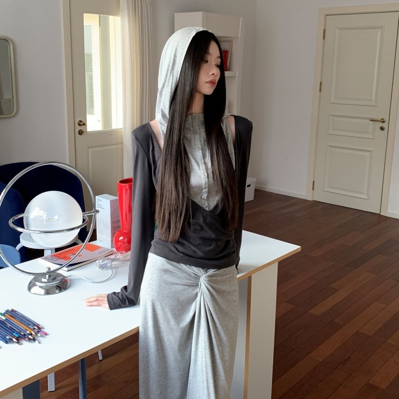 Deconstructed Button Design Skin-Friendly French Style Inner Layer Set Knit Top and Skirt - Image 5