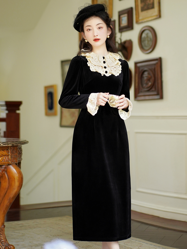 French Vintage Black Velvet Dress with Lace Collar