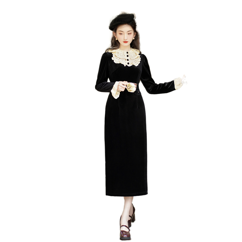 French Vintage Black Velvet Dress with Lace Collar - Image 5