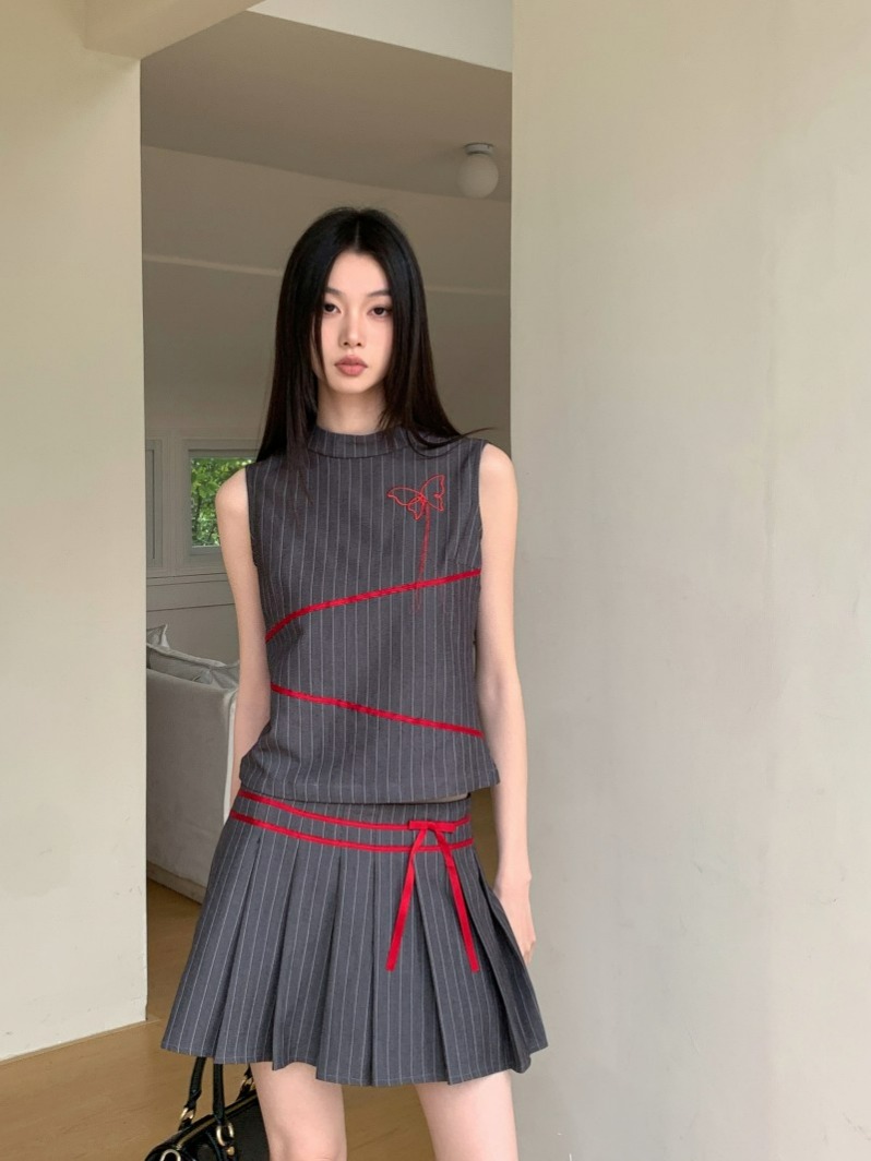 Gray Striped Pleated Skirt Two-Piece Set with Contrast Embroidery