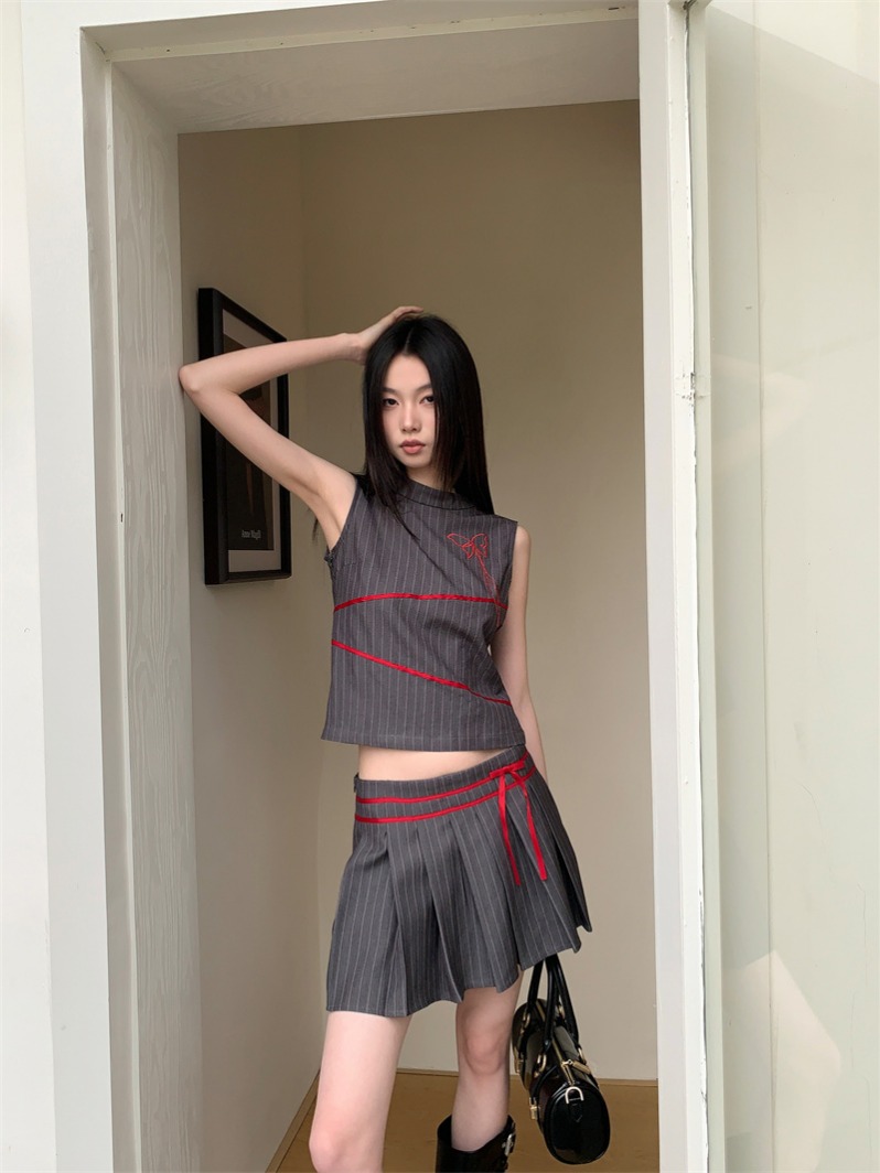 Gray Striped Pleated Skirt Two-Piece Set with Contrast Embroidery - Image 2