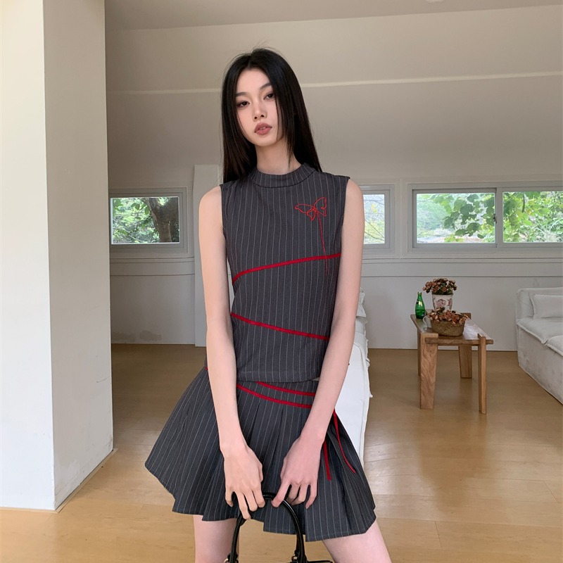 Gray Striped Pleated Skirt Two-Piece Set with Contrast Embroidery - Image 5